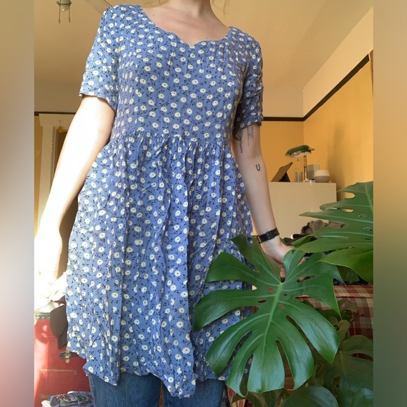 Vintage flower dress 💙🤍 - Picture 1 of 4